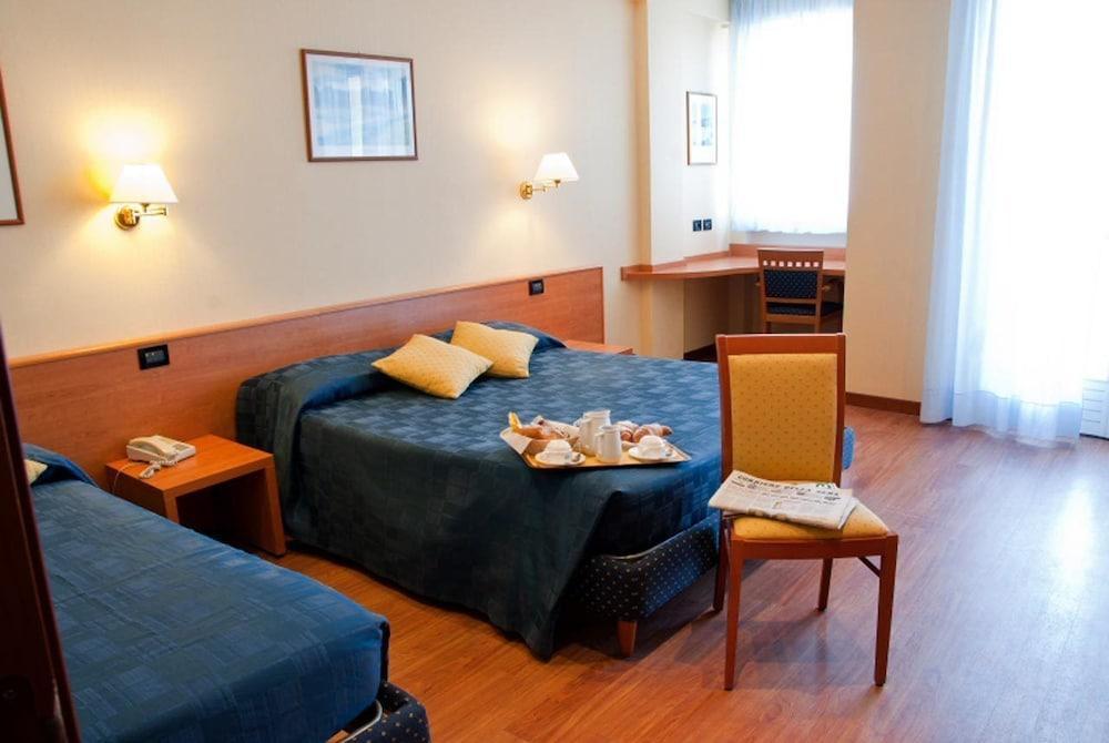 Hotel Touring Falconara Marittima Exterior photo
