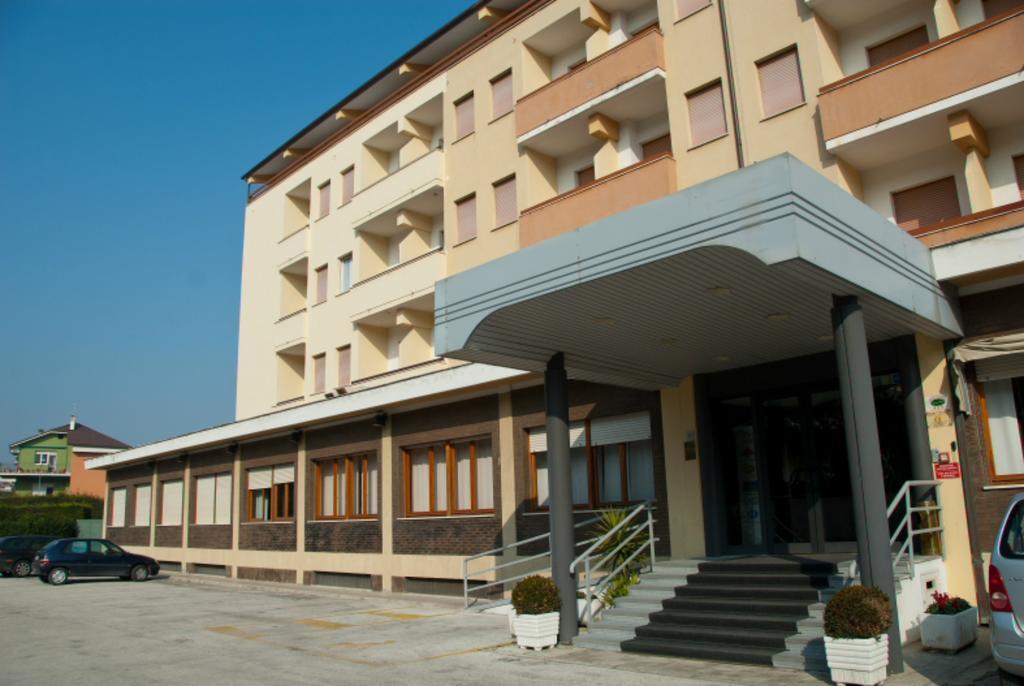 Hotel Touring Falconara Marittima Exterior photo