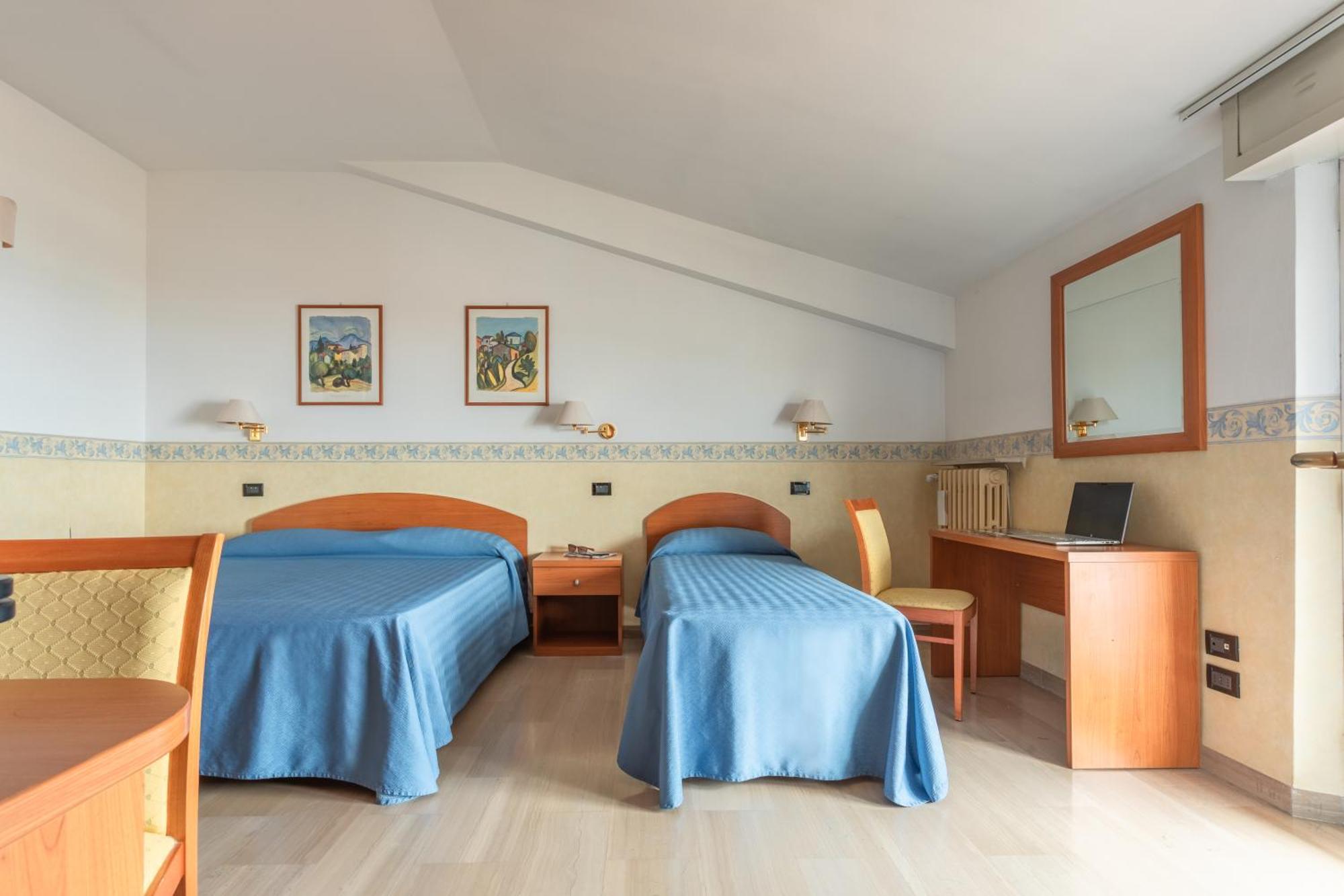 Hotel Touring Falconara Marittima Exterior photo