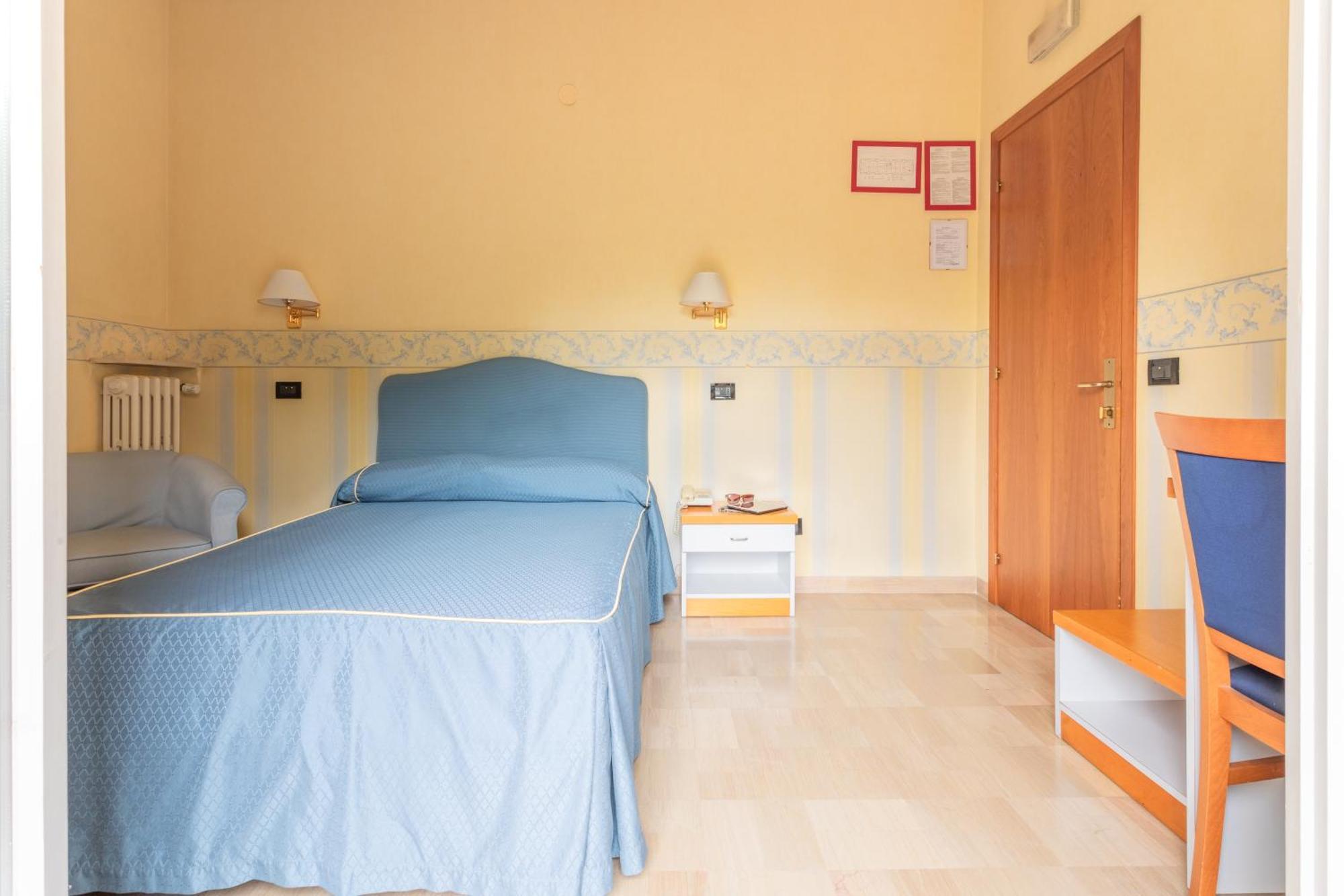 Hotel Touring Falconara Marittima Exterior photo