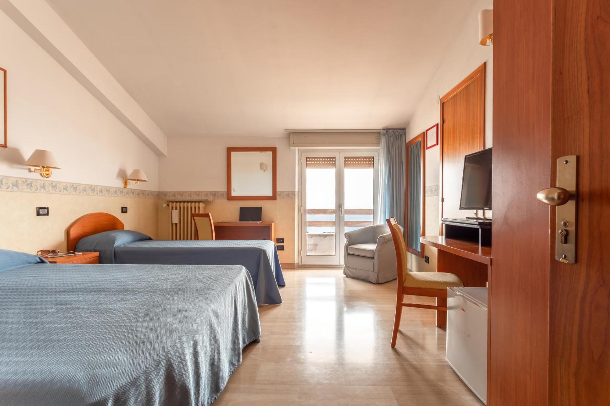 Hotel Touring Falconara Marittima Exterior photo