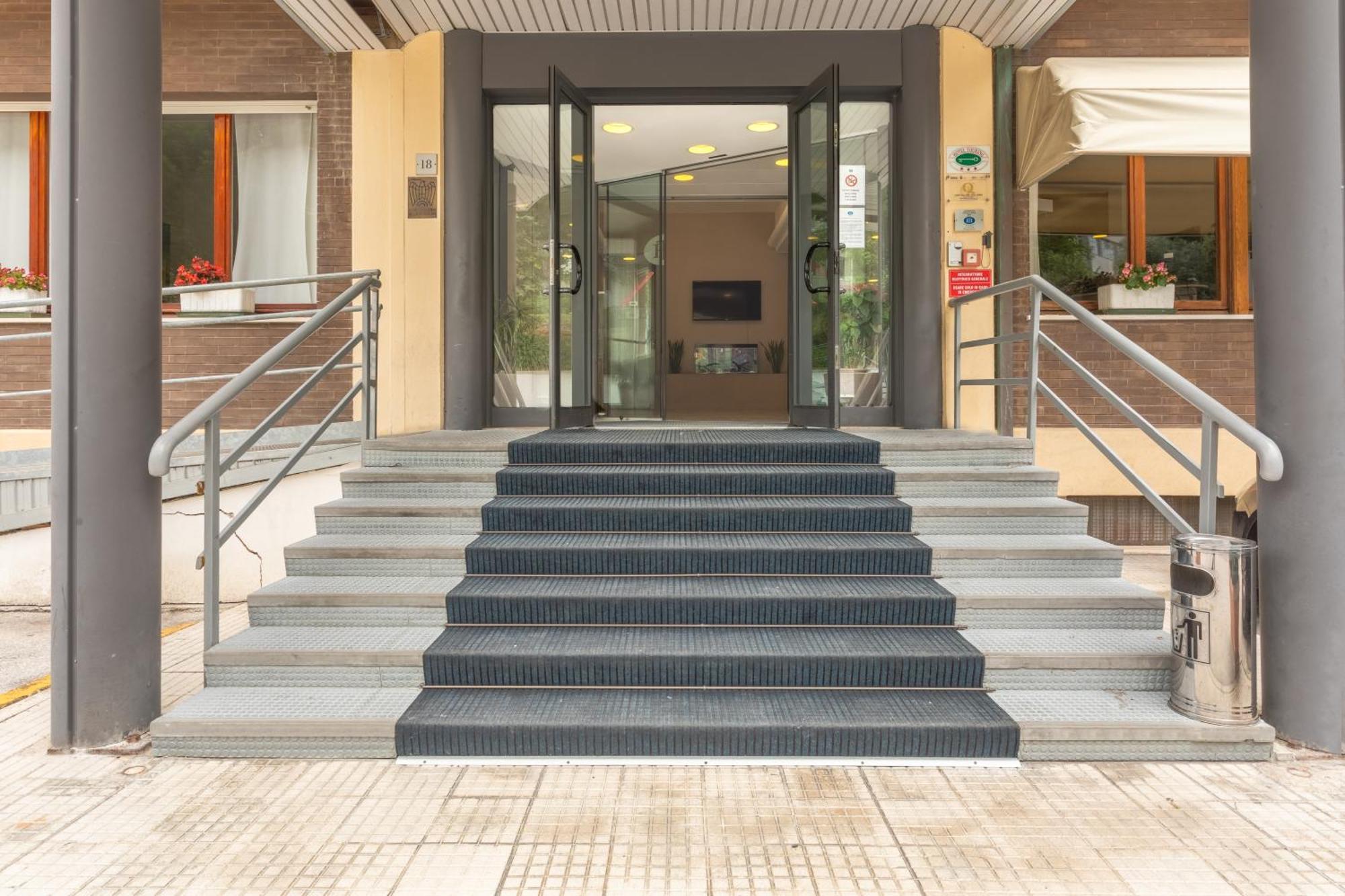 Hotel Touring Falconara Marittima Exterior photo