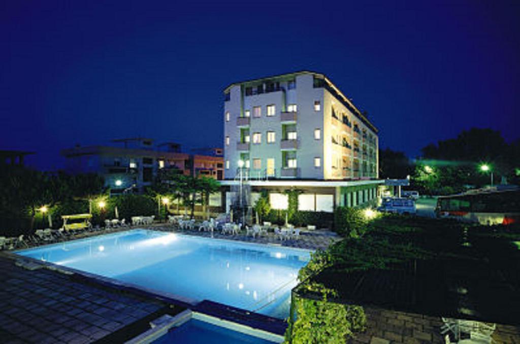 Hotel Touring Falconara Marittima Exterior photo