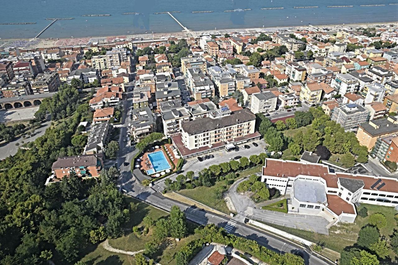 Hotel Touring Falconara Marittima Exterior photo