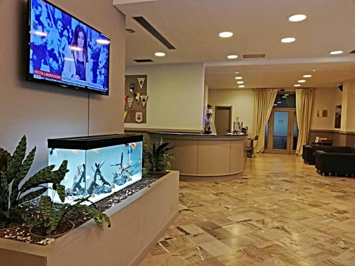 Hotel Touring Falconara Marittima Exterior photo